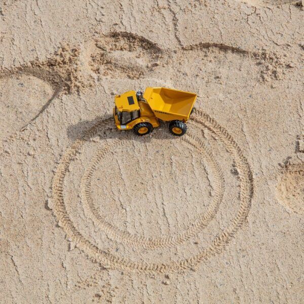 Hydrema 912FS scale model driving in sand